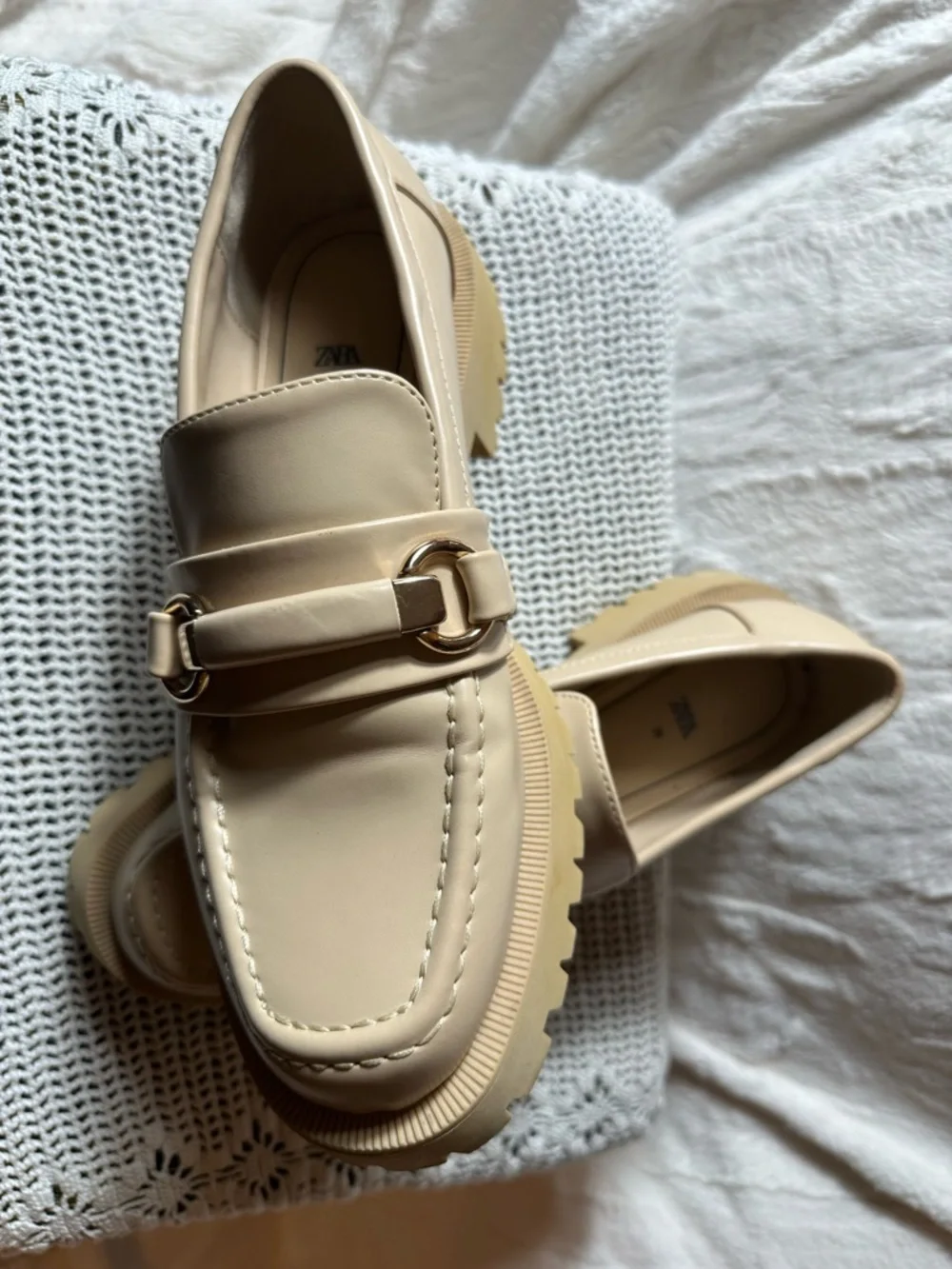 Zara women’s size 7.5 Cream Leather Bit Loafers - Picture 9 of 9